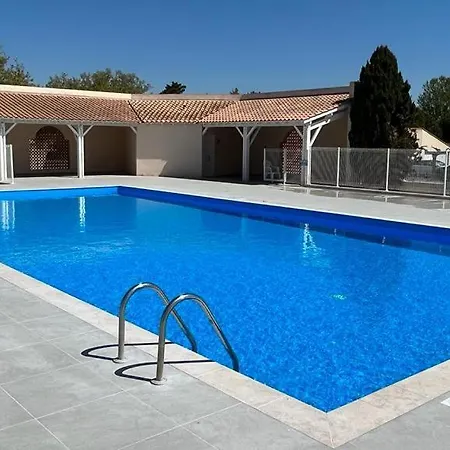 Maison De Dans Marines Avec Piscine Commune, 4 A 5 Couchages, 250 M De La A Lrma52a