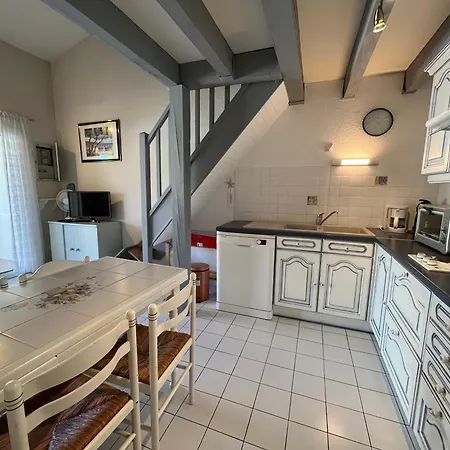 Maison De Dans Marines Avec Piscine Commune, 4 A 5 Couchages, 250 M De La A Lrma52a *